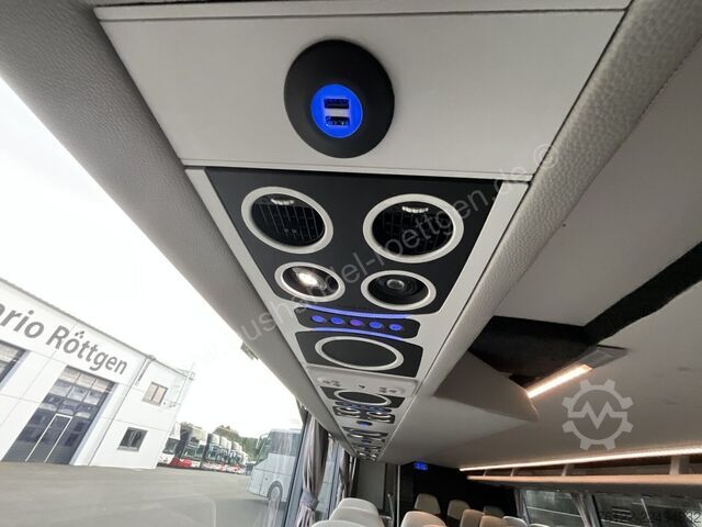 Kétemeletes Van Hool TDX 27 Astromega
