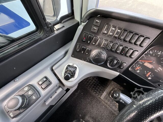 Kétemeletes Van Hool TDX 27 Astromega