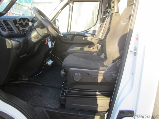 Transporter met diepvriesopbouw Iveco 72C14 Tiefkühlkoffer LBW Luftfederung