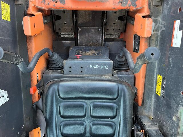 Compact loader Bobcat S70