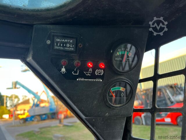 Compact loader Bobcat S70