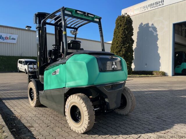 Carretilla eléctrica de 4 ruedas Mitsubishi FB55NH