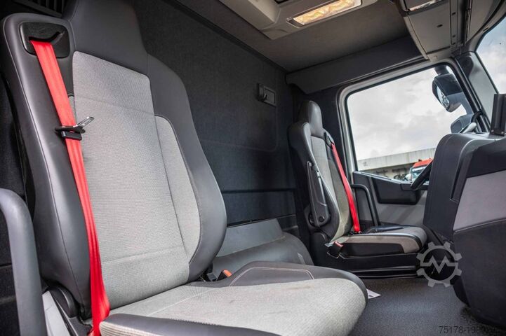 Silo RENAULT T 460+SILO/ 5 COMP.