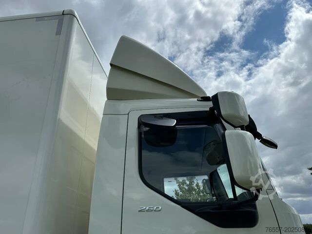 Resväska DAF LF 260 LF 260.14 EURO6.   2023.  83447km 720x24...