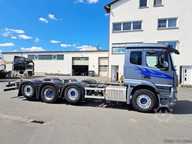 LKW-Fahrgestell Mercedes Benz Actros 3243 8x2 1,2 & 4 Lenkachse, 2 & 4 Liftbar