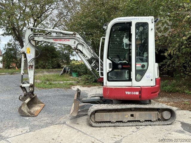 Paletli ekskavatör Takeuchi TB138 FR
