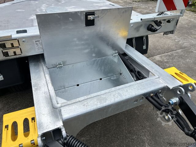 Lavtloader trailer Möslein T 3-9,20 F  3 Achs Tieflader mit gerader Ladefläche 9 m, Neufahrzeug