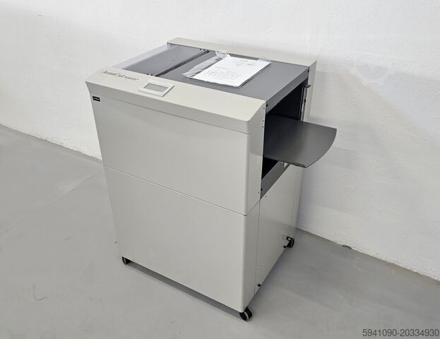 Machine à découper les cartes de visite Uchida AeroCut Nano Plus