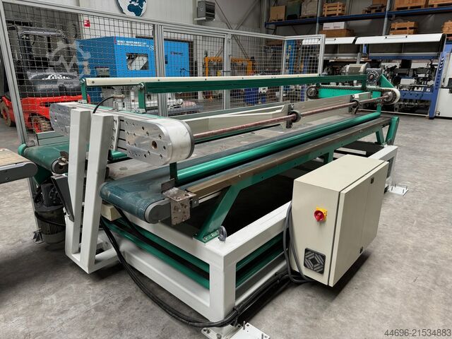Outlet conveyor system behind Weinig RGB TMC-3500