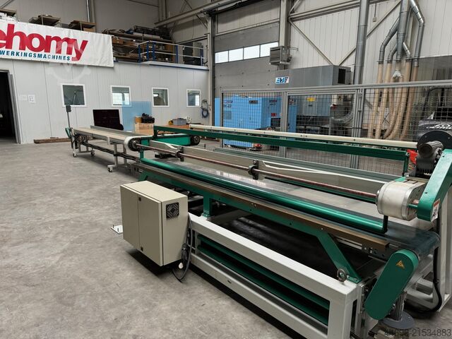 Outlet conveyor system behind Weinig RGB TMC-3500