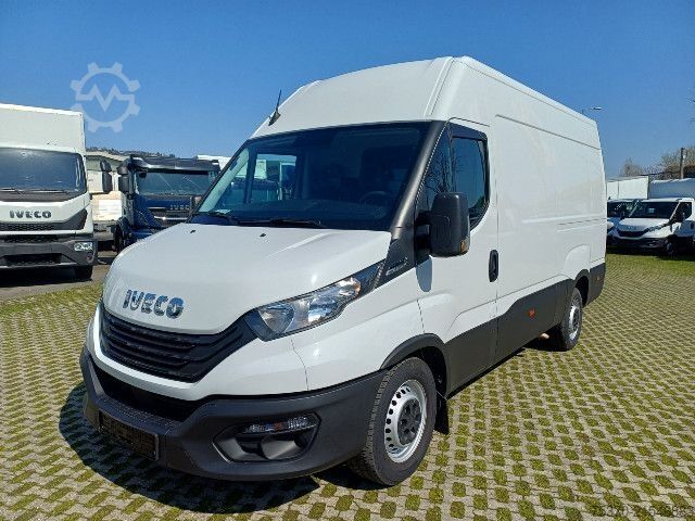 Dobozos furgon IVECO DAILY 35S16A8 - 3520