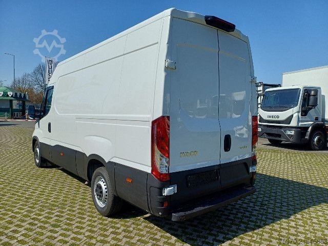 Dobozos furgon IVECO DAILY 35S16A8 - 3520