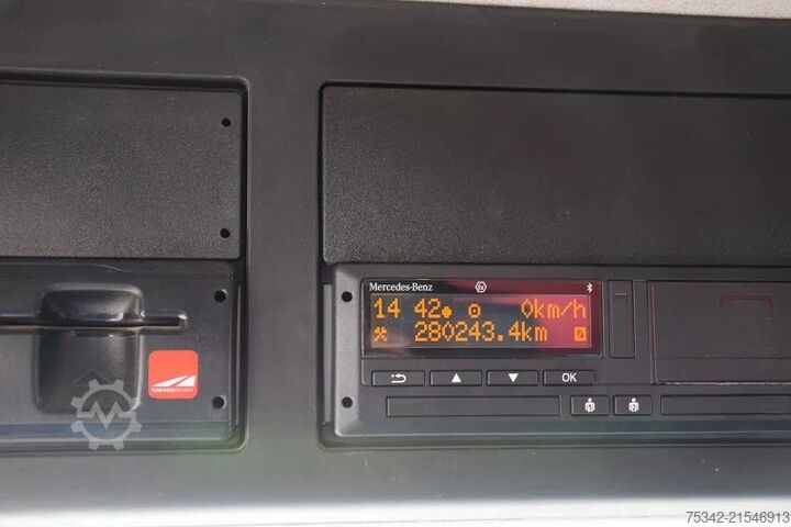 Loading platform Mercedes-Benz Arocs 2830