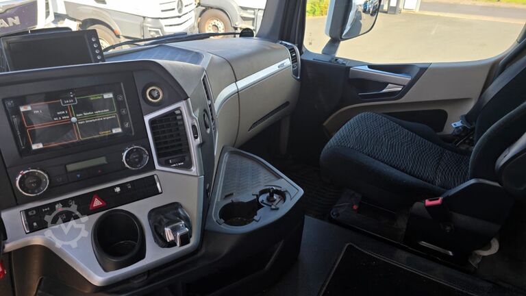 LKW mit Tankaufbau Mercedes Benz Actros 1846 4x2