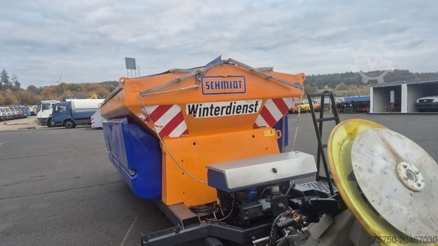 Haakarm vrachtwagen SCHMIDT stratos S 50 -36 5 cbm. Winterdienst Salz