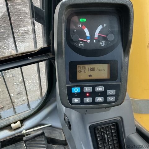 Paletli ekskavatör New Holland Kobelco E215