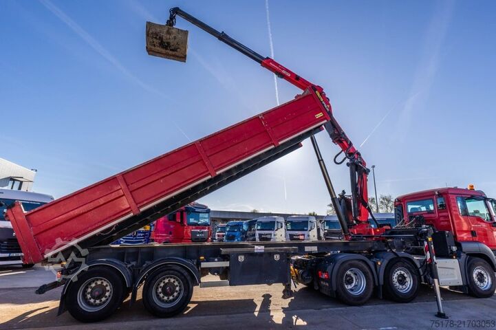 Benne TURBO'S HOET KIPPER + PALFINGER EPSILON Q200Z