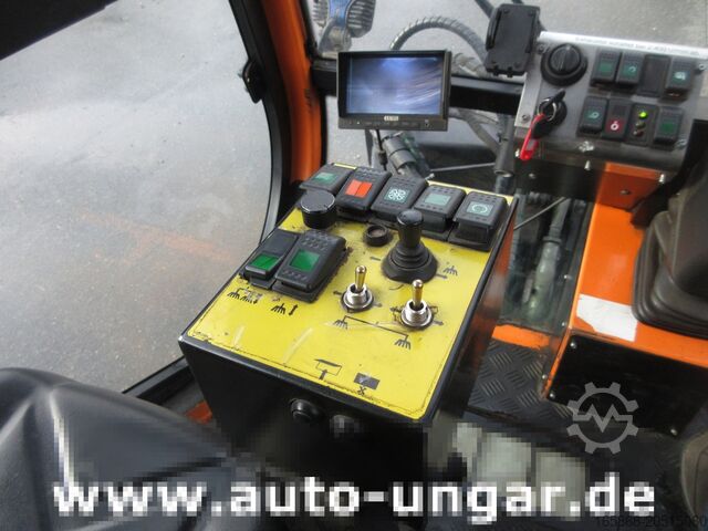 Veegmachine Nilfisk CR3500 Geräteträger Kommunalfahrzeug 4x4