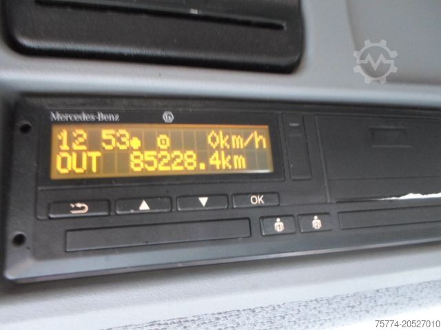 Transporter mit Kipper MERCEDES-BENZ 823 K