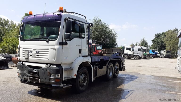 Vrachtwagen met portaalarmsysteem MAN TGA 26.390 Absetzkipper Hyvalift 6x2 E4