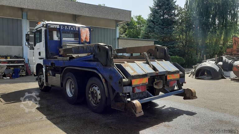 Vrachtwagen met portaalarmsysteem MAN TGA 26.390 Absetzkipper Hyvalift 6x2 E4