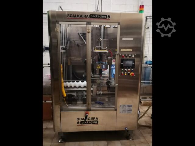 Gebruikte sleever-etiketteermachine 4000 flessen/uur OMRON ULISSE 4000