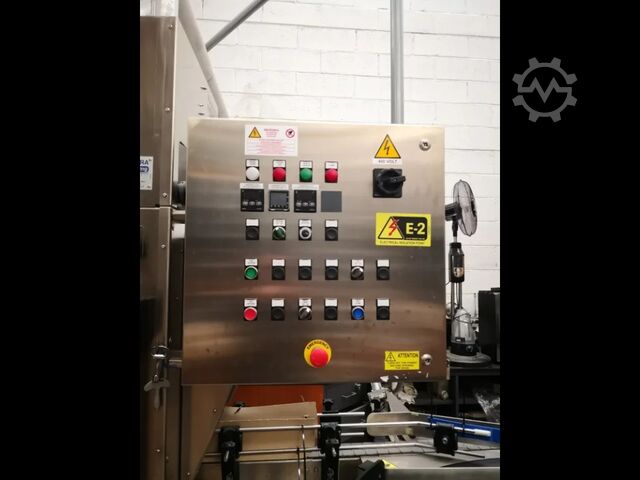 Gebruikte sleever-etiketteermachine 4000 flessen/uur OMRON ULISSE 4000