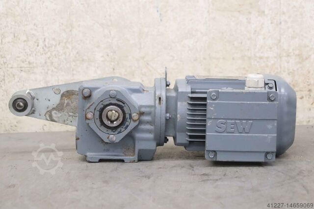 Gearmotor 0,55 kW 72 o/min SEW-Eurodrive SA37 DRS71M4