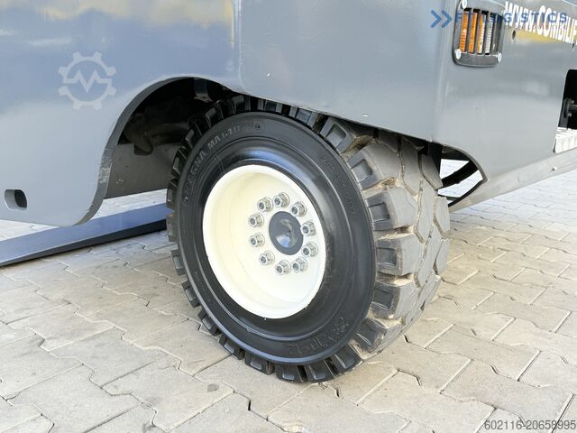 Carrello elevatore a quattro direzioni Combilift C5000SR DIESEL TRIPLEX 6100 FORK POSIT