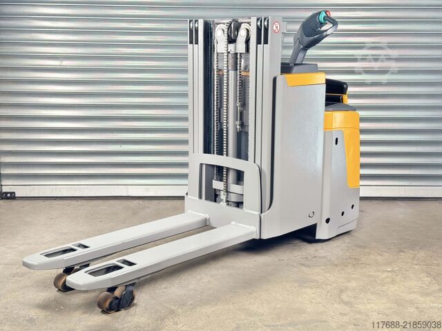 Förare av höglyftande truck Jungheinrich ERD 220 - Service Neu - 4570 Std. - Batterie 80%