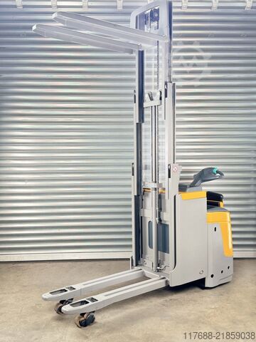 Förare av höglyftande truck Jungheinrich ERD 220 - Service Neu - 4570 Std. - Batterie 80%