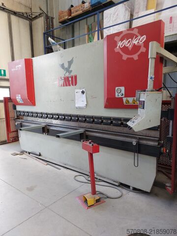 Bockningsmaskin CMU 4000 x 100 ton, med visualisering PIEGATRICE CMU  4000 X 100 TON BT 100/40