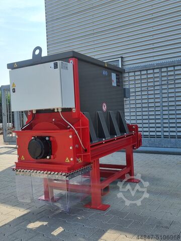 Pre shredder Woodshredder Palletbreaker LUMAGO D.S.C. Dutch Shredder Company PYTHON 1300