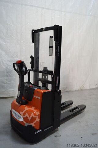 High Lift stacker Toyota SWE 120L