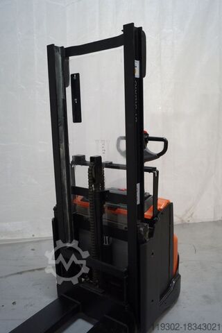 High Lift stacker Toyota SWE 120L