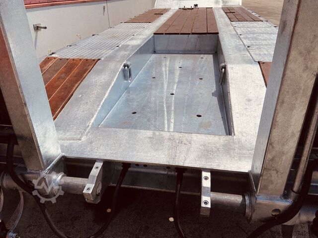 Low loader trailer Möslein T 4 VB F 4 Achs Tieflader- Anhänger, Neufahrzeug