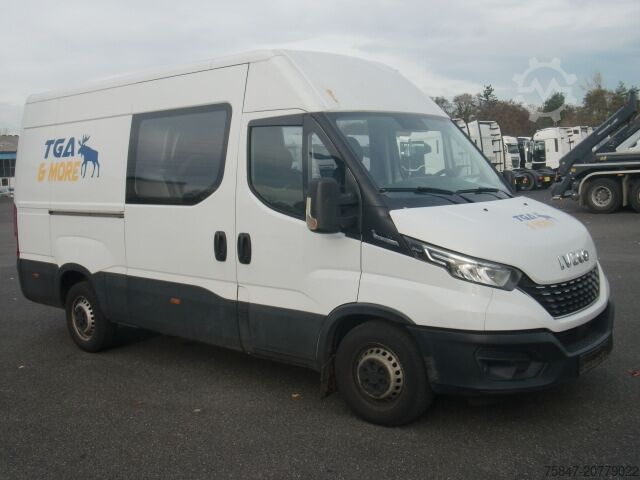 Transporter mit Koffer Iveco Daily 35 S 16 A8 V Doka