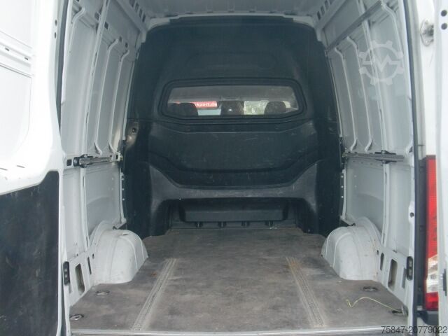 Transporter mit Koffer Iveco Daily 35 S 16 A8 V Doka
