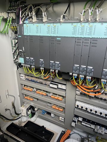 CNC eszterga- és maróközpont EMCO HYPERTURN 45