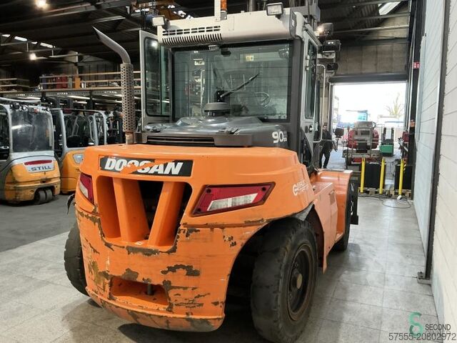 Forklift Doosan D90S-7