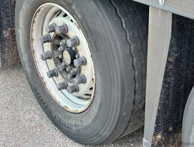 Koeloplegger SCHMITZ CARGOBULL SCB*S3B CARRIER VECTOR 1550 TAIL LIFT 275 CM HIG