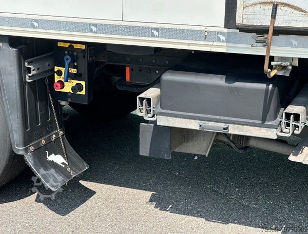 Koeloplegger SCHMITZ CARGOBULL SCB*S3B CARRIER VECTOR 1550 TAIL LIFT 275 CM HIG