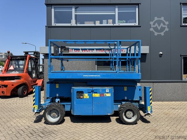 Genie GS 2669 RT Piattaforma aerea / Piattaforma di lavoro elevabile / Sollevatore a pantografo 10 m GENIE GS 2669 RT  Hoogwerker / Arbeitsbuhne / Sciccor 10M werkhoogte 4x4 kubota Diesel 2014