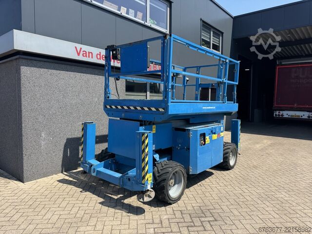 Genie GS 2669 RT Piattaforma aerea / Piattaforma di lavoro elevabile / Sollevatore a pantografo 10 m GENIE GS 2669 RT  Hoogwerker / Arbeitsbuhne / Sciccor 10M werkhoogte 4x4 kubota Diesel 2014
