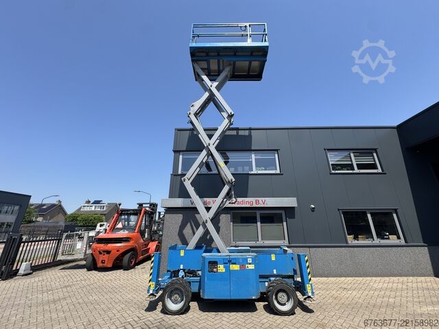 Genie GS 2669 RT Piattaforma aerea / Piattaforma di lavoro elevabile / Sollevatore a pantografo 10 m GENIE GS 2669 RT  Hoogwerker / Arbeitsbuhne / Sciccor 10M werkhoogte 4x4 kubota Diesel 2014