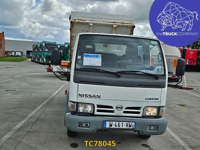 Volquete Nissan Cabstar 120cv dc benne