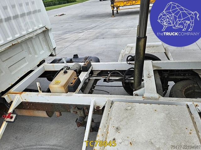 Volquete Nissan Cabstar 120cv dc benne