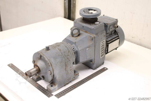 Motorreductor ajustable 0,37 kW 8,5-42 rpm SEW-EURODRIVE R40 D16 DT71D4