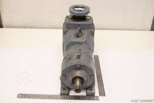 Motorreductor ajustable 0,37 kW 8,5-42 rpm SEW-EURODRIVE R40 D16 DT71D4