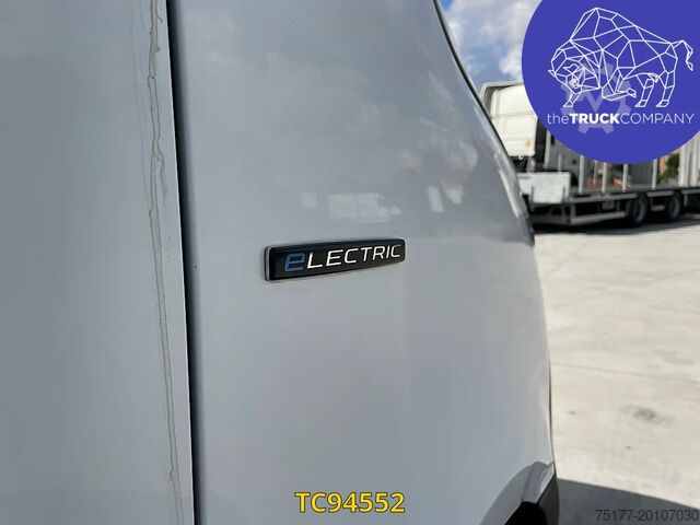 Furgonetka Mercedes-Benz E-SPRINTER L2H2 41 kWh